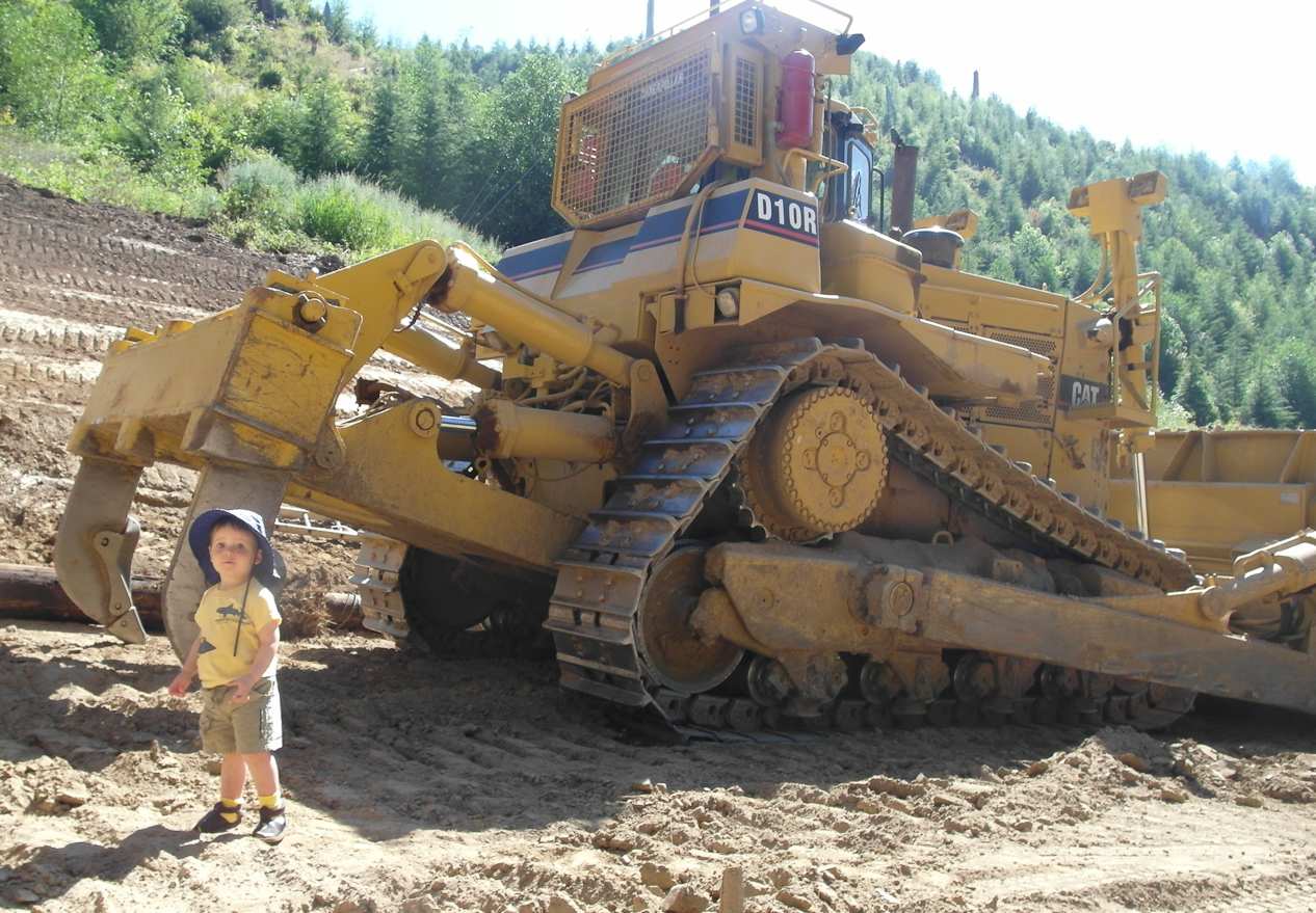 July 25, 2010 - Ho hum - digger machines. So what if this one's HUGE.