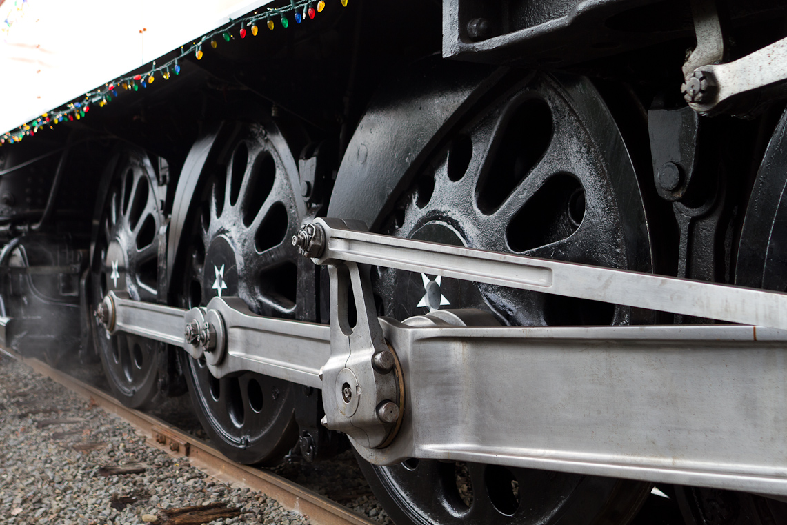 December 04, 2010 - The Holiday Express train ride in Portland - real steam-engine (oil-fired) - those at 80